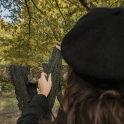 Black Colour hue - Ginger Baret black