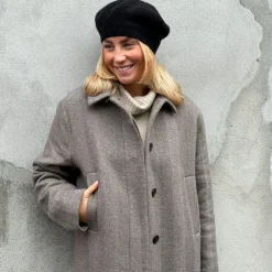 Black Colour hue - Ginger Baret black