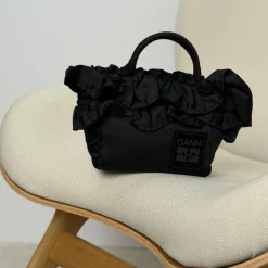 Ganni taske - A7187 Mini Shopper Ruffle black