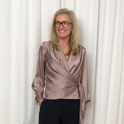 Karmamia Copenhagen bluse - Ines semi rich tan