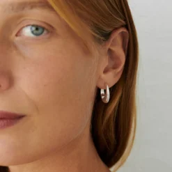 Pernille Corydon øreringe - E-401 Globe Huggies sølv