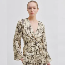 Second Female bluse - Anther summer sand