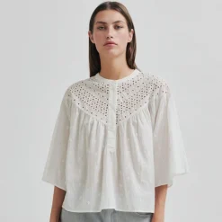 Second Female bluse - Ericae white alyssum