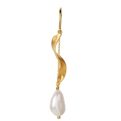 Stine A ørering- 1271 Long Twisted baroque pearl guldbelagt