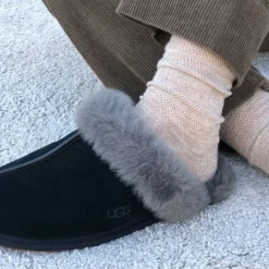 UGG hjemmesko - Scuffette II black/grey